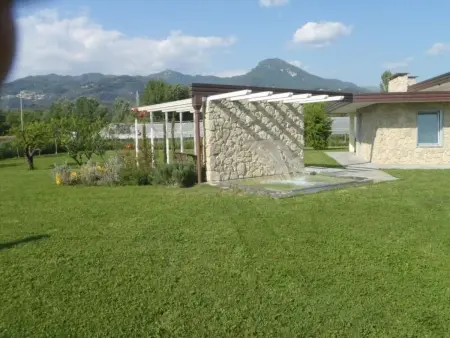 mit Garten, Grill und Terrasse, Maison 4 personnes à Camaiore - Photo 1