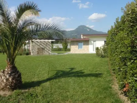 mit Garten, Grill und Terrasse, Maison 4 personnes à Camaiore - Photo 10
