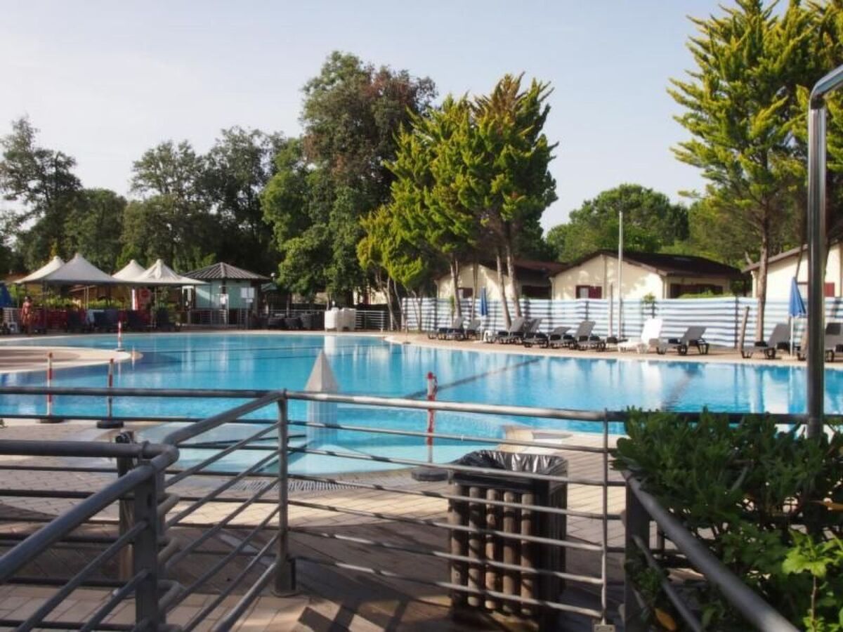 Mobil-home à Viareggio, 900m de la mer, piscine - Photo 17
