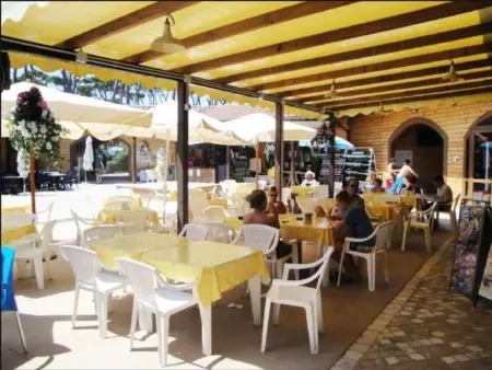 Mobil-home avec parking privé au camping, à Viareggio : photo 18