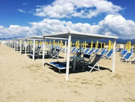 Mobil-home avec parking privé au camping, à Viareggio : photo 46