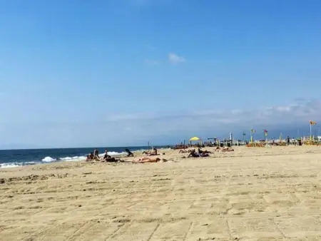 Mobil-home avec parking privé au camping, à Viareggio : photo 49