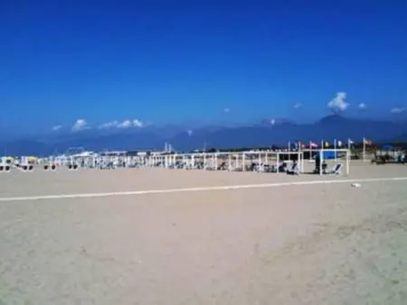 Mobil-home avec parking privé au camping, à Viareggio : photo 51