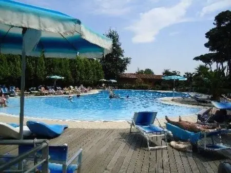 Mobilhome de luxe à 900 m de la mer, camping Viareggio : photo 18