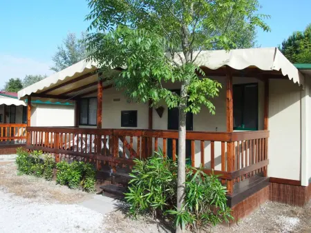 Mobil-home avec piscine à 900 m de la mer, près de Viareggio : photo 2
