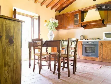 Petit appartement avec vue sur oliveraie à Anghiari : photo 11