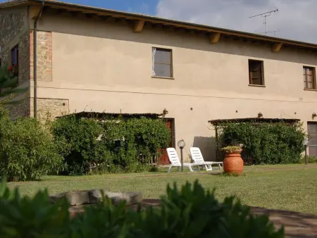 Schönes Ferienhaus in Volterra mit Großem Garten - Photo 11