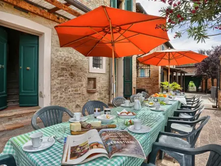 'Historic Palace' mit Terrasse, Maison 16 personnes à Palaia - Photo 6