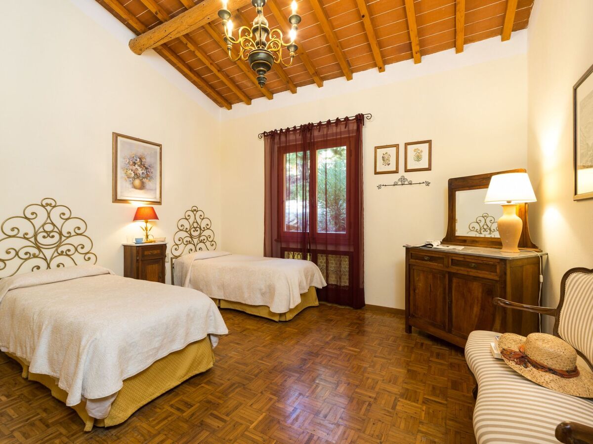 Villa Rondini – Appartement 200m² terrasse et piscine - Photo 18