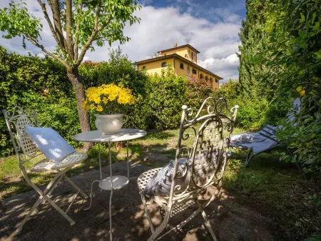 Location appartement à La Sassa, Zwei-Zimmer-Wohnung La Colombaia mit Garten