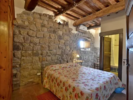 Maison médiévale 4 chambres avec piscine à Torniella : photo 8