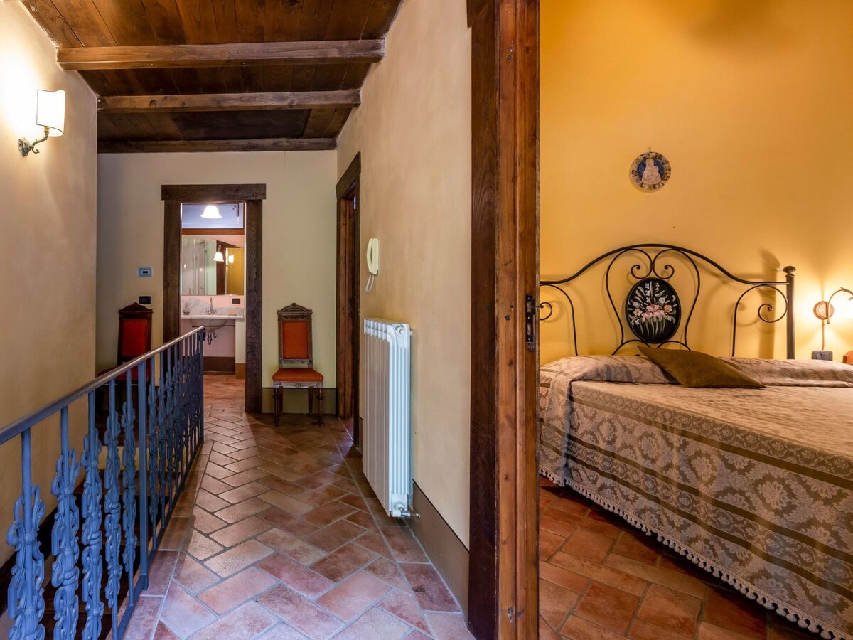 Villa Pruneto avec piscine, vue château de Poppi - Photo 14