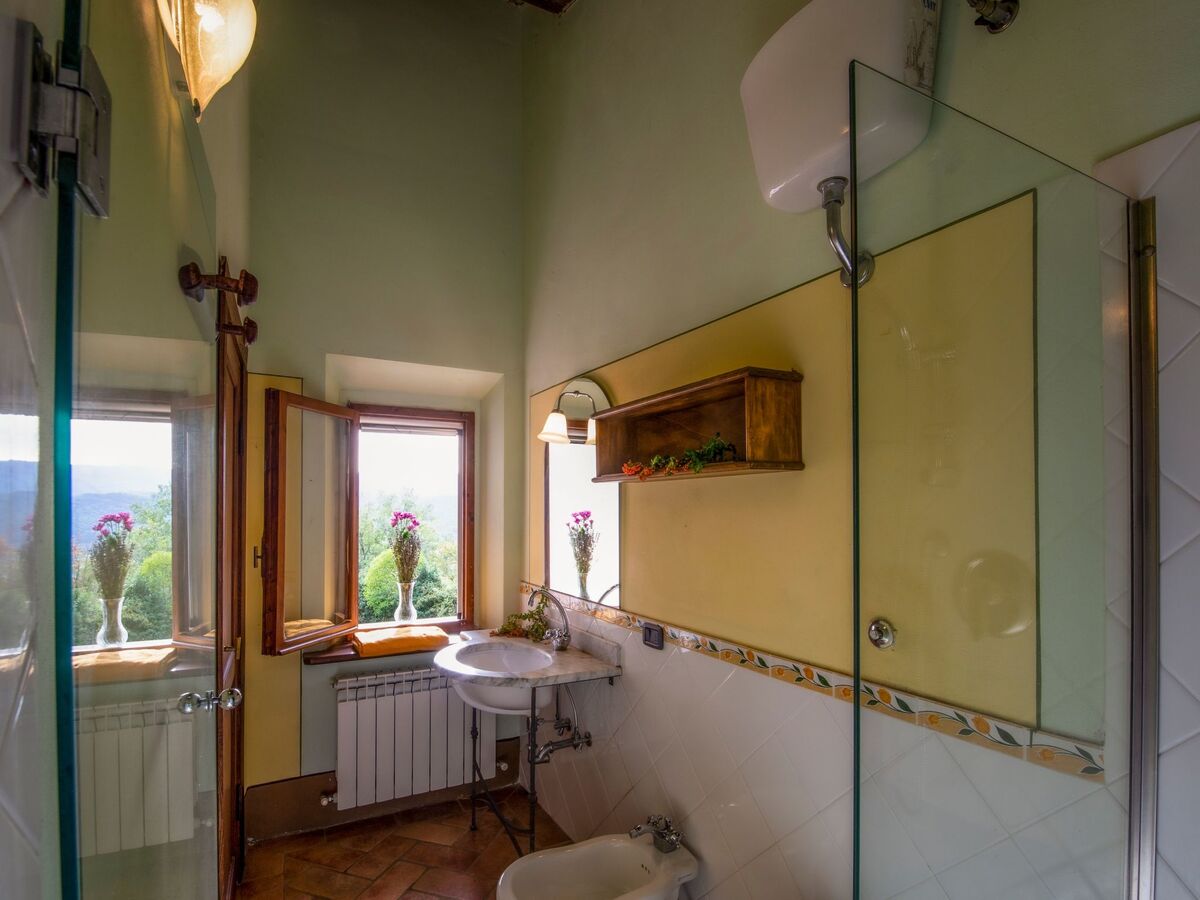 Villa Pruneto avec piscine, vue château de Poppi - Photo 20