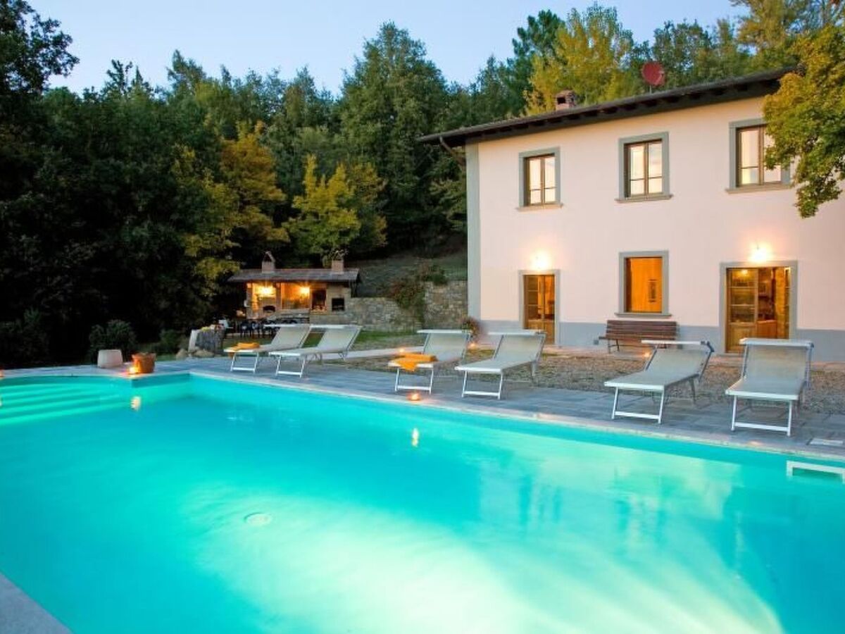 Villa Pruneto avec piscine, vue château de Poppi - Photo 30