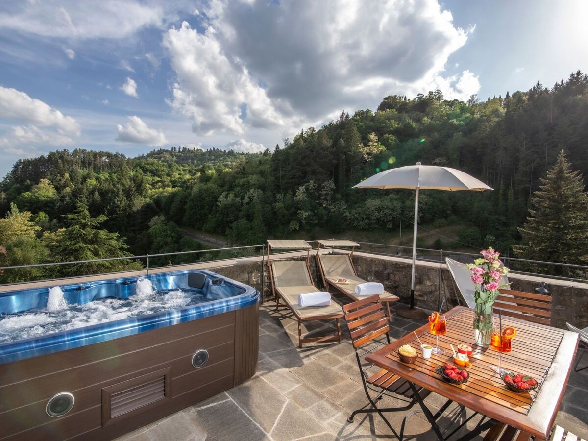 Medieval Tower mit Whirlpool auf der Dachterrass - Photo 1