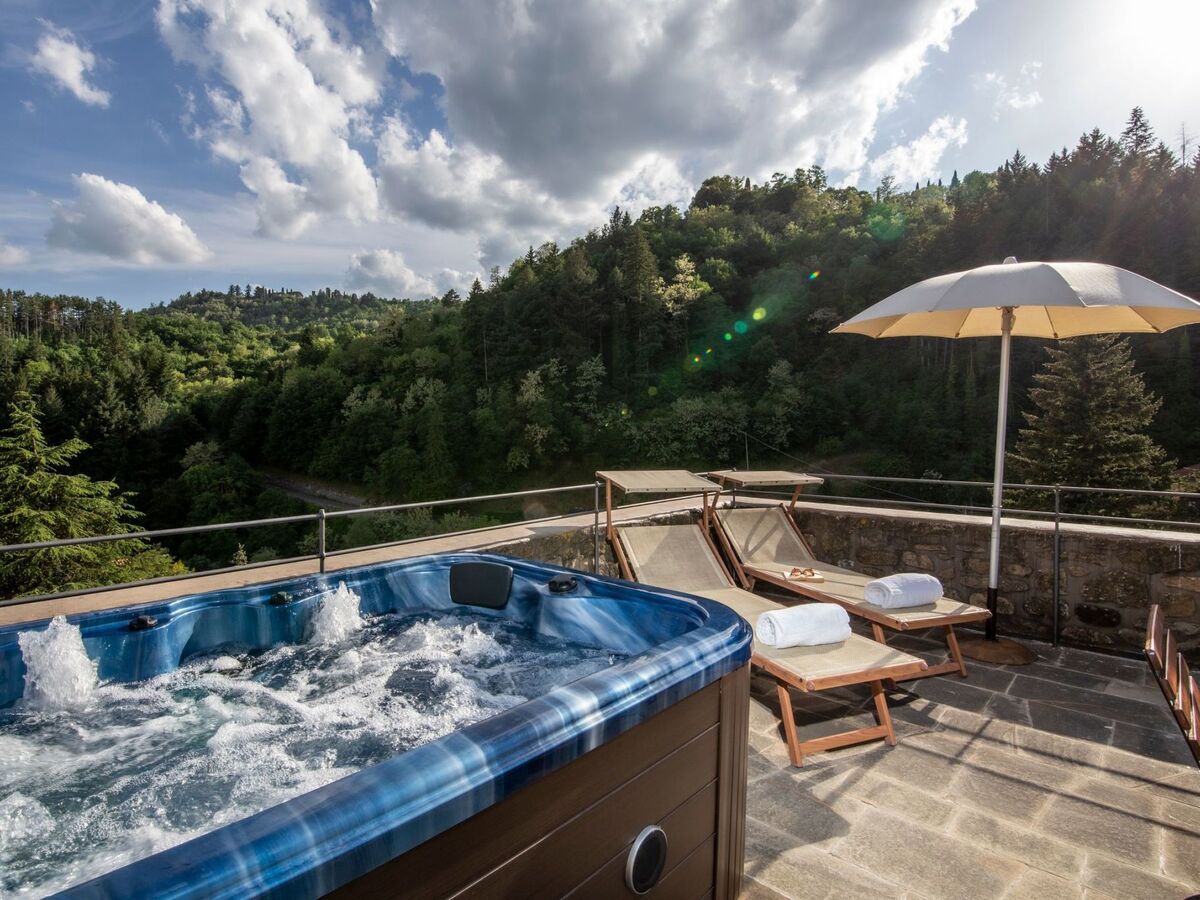 Medieval Tower mit Whirlpool auf der Dachterrass - Photo 23