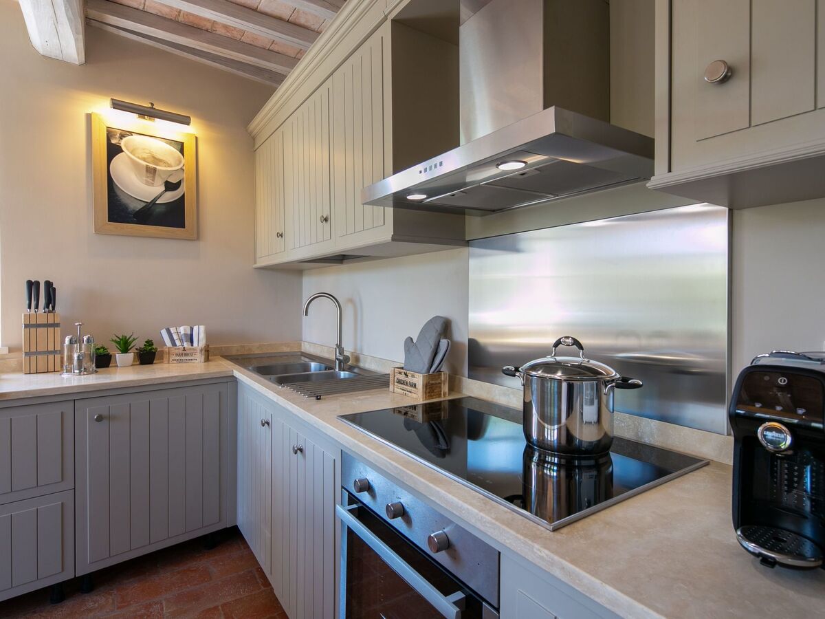 Villa Severina à Cortona : 5 chambres, pool et spa - Photo 7