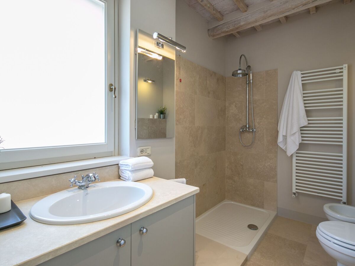 Villa Severina à Cortona : 5 chambres, pool et spa - Photo 11