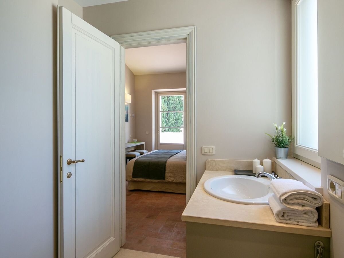 Villa Severina à Cortona : 5 chambres, pool et spa - Photo 13