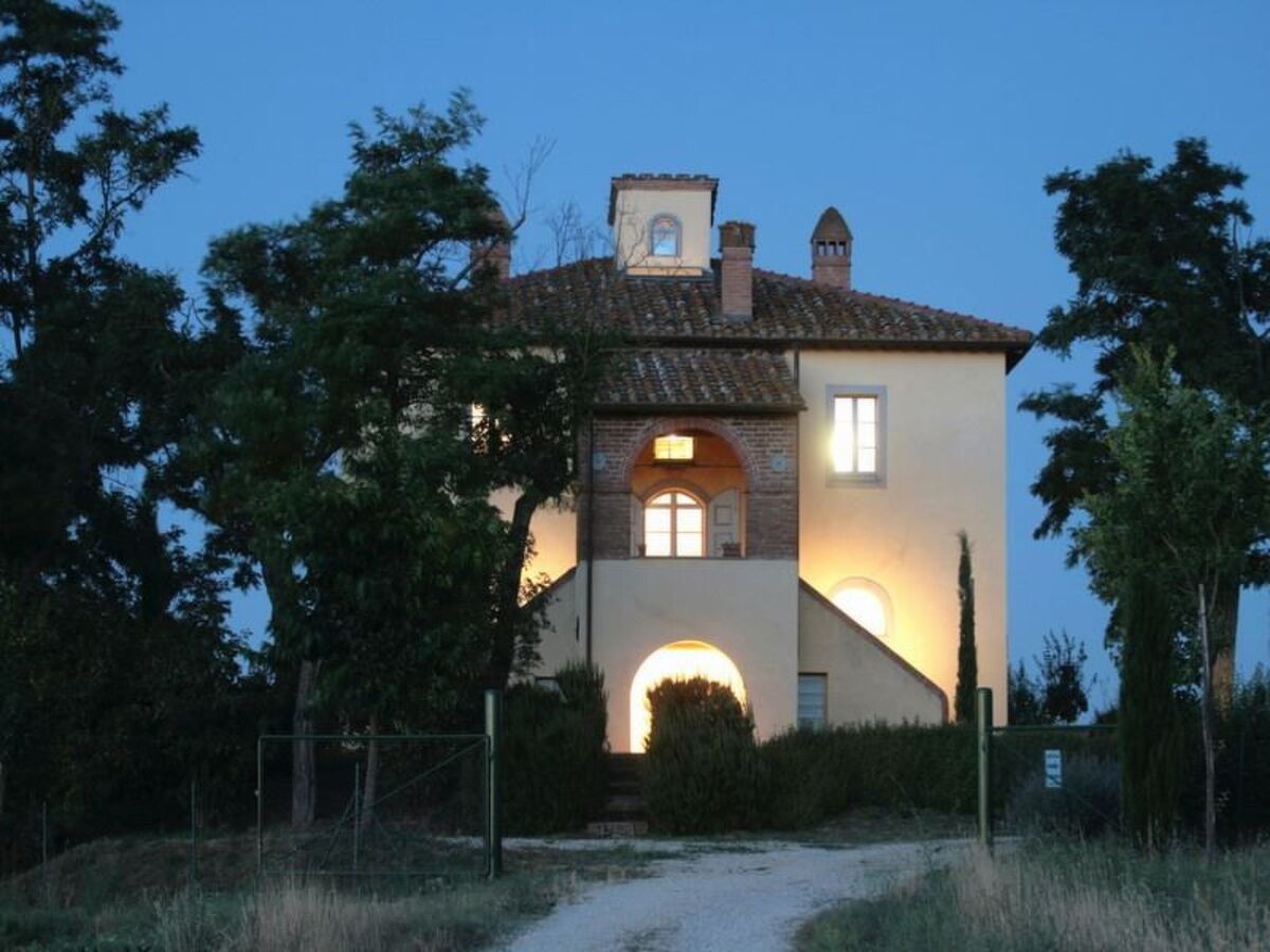 Villa Lorella – Maison avec piscine infinie en Toscane - Photo 1
