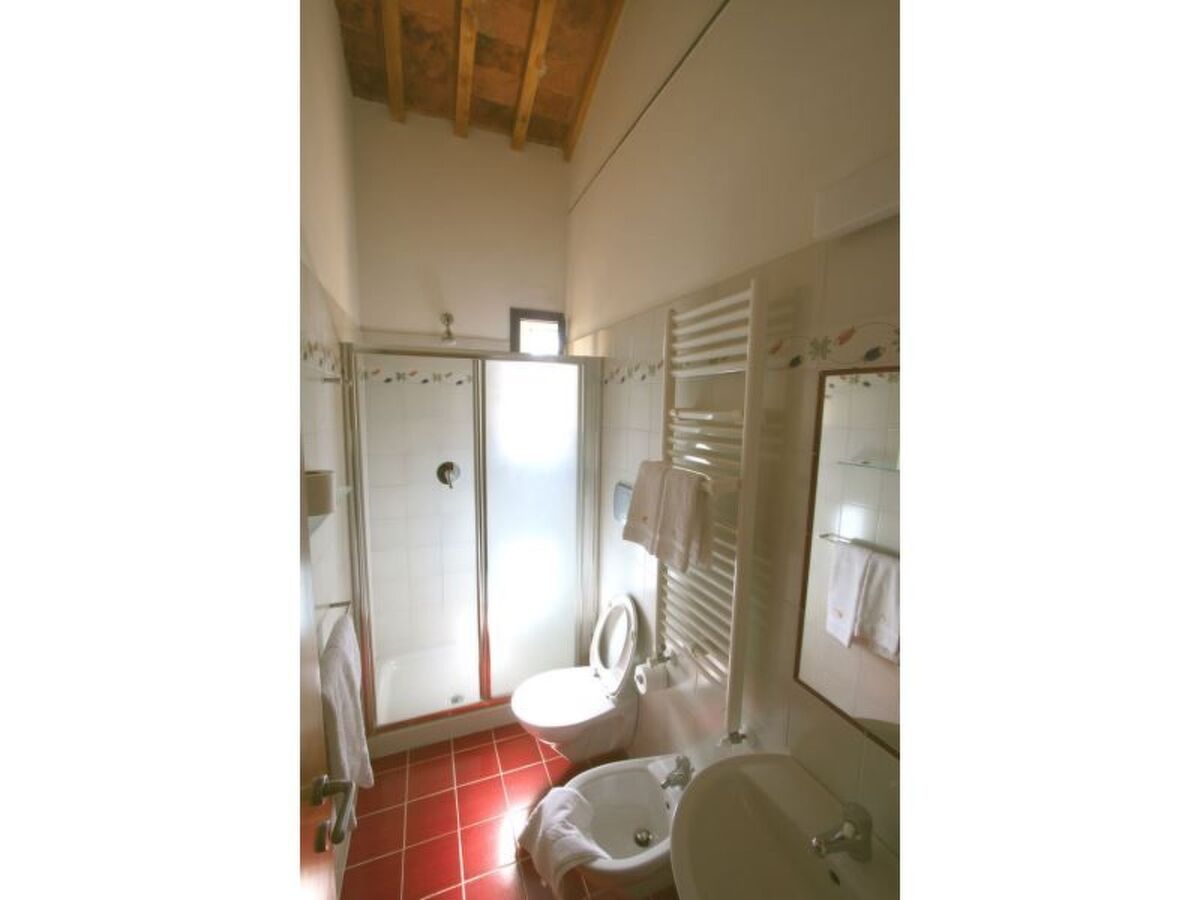 Villa Lorella – Maison avec piscine infinie en Toscane - Photo 23