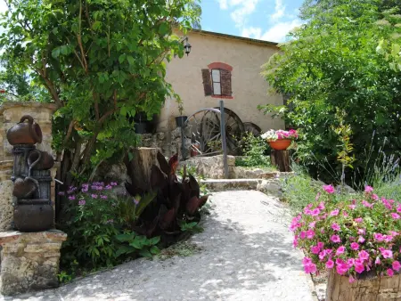 Maison de maître XVIIe siècle, 7000 m² et piscine à Acquasparta : photo 8