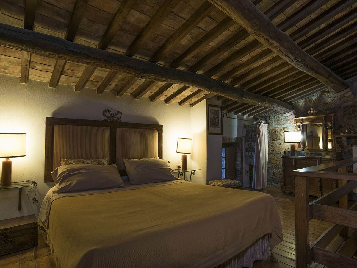 Appartement dans un château du 12e siècle avec piscine - Photo 11