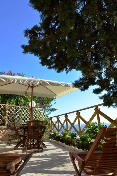 Maison Sperlonga avec jardin vue mer et accès plage : photo 13