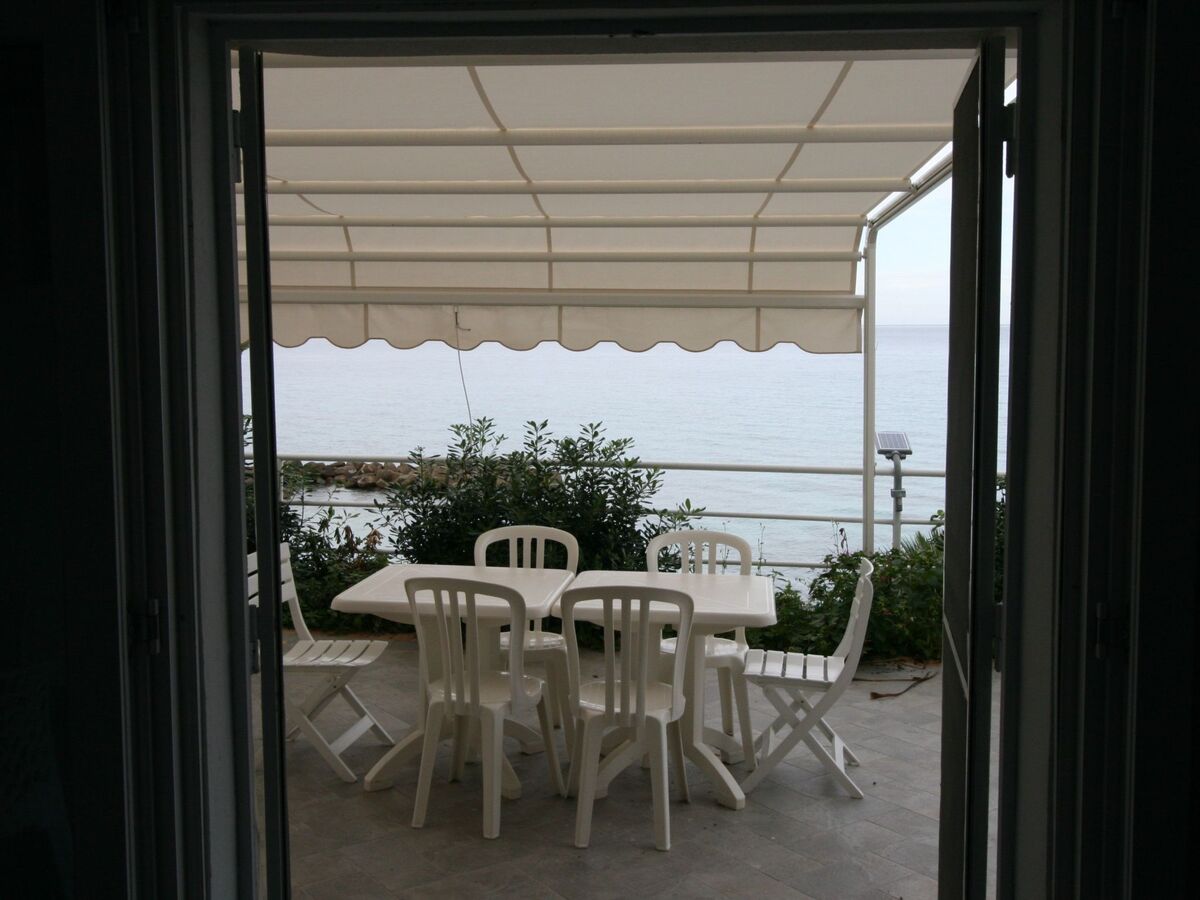 Studio Laura en villa avec accès direct à la plage - Photo 9