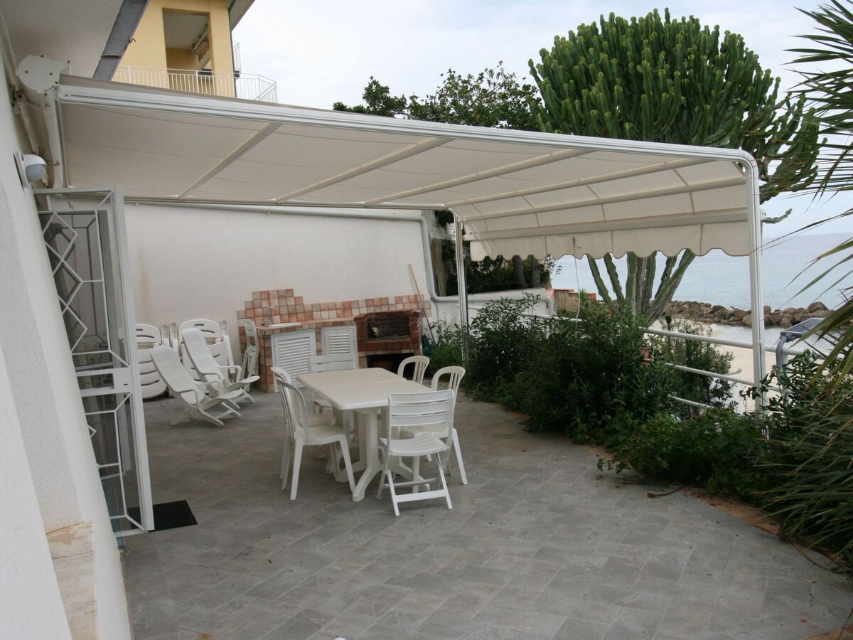 Studio Laura en villa avec accès direct à la plage - Photo 18