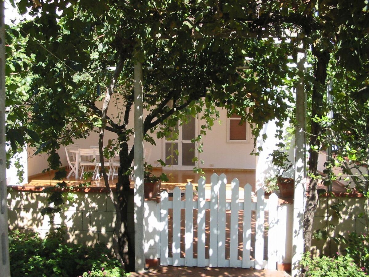 Villa récente avec jardin de 600 m² à Gallipoli - Photo 1