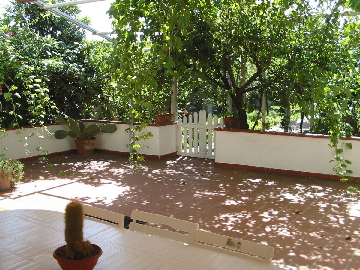 Villa récente avec jardin de 600 m² à Gallipoli - Photo 4