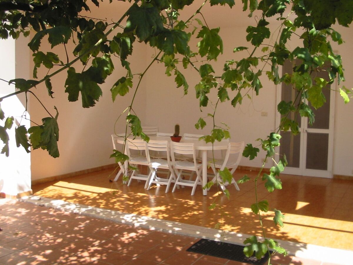 Villa récente avec jardin de 600 m² à Gallipoli - Photo 5