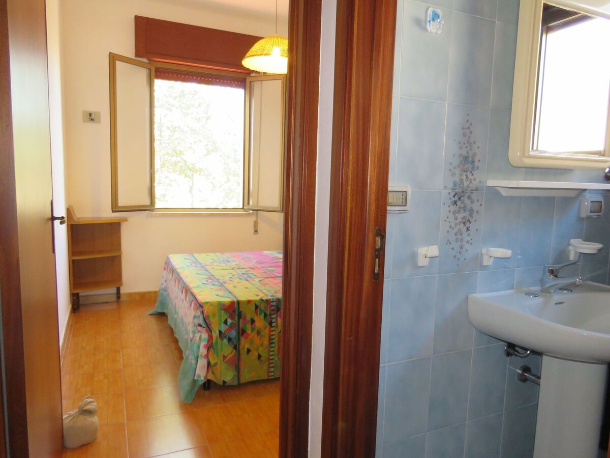 Villa récente avec jardin de 600 m² à Gallipoli - Photo 12