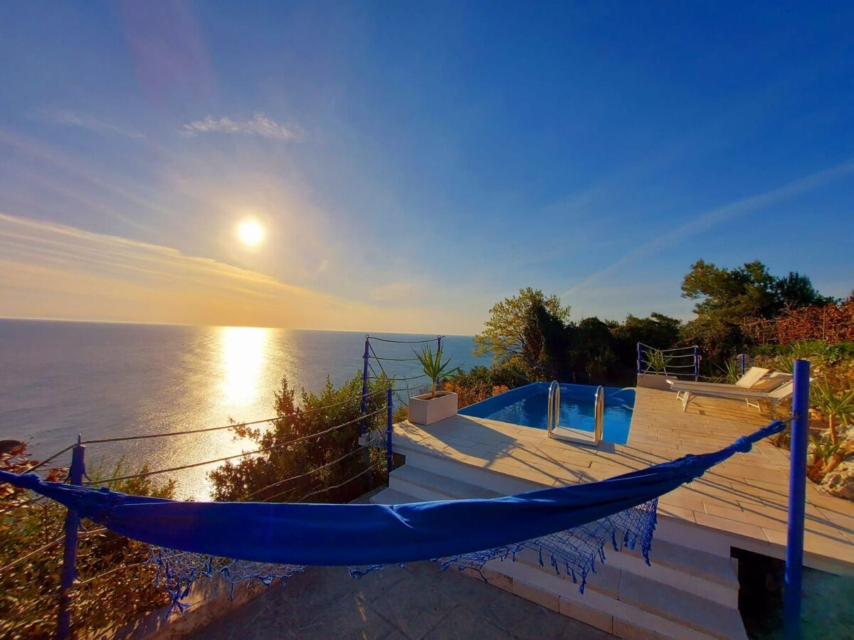 Villa avec piscine privée face à la mer à Marina Serra - Photo 1
