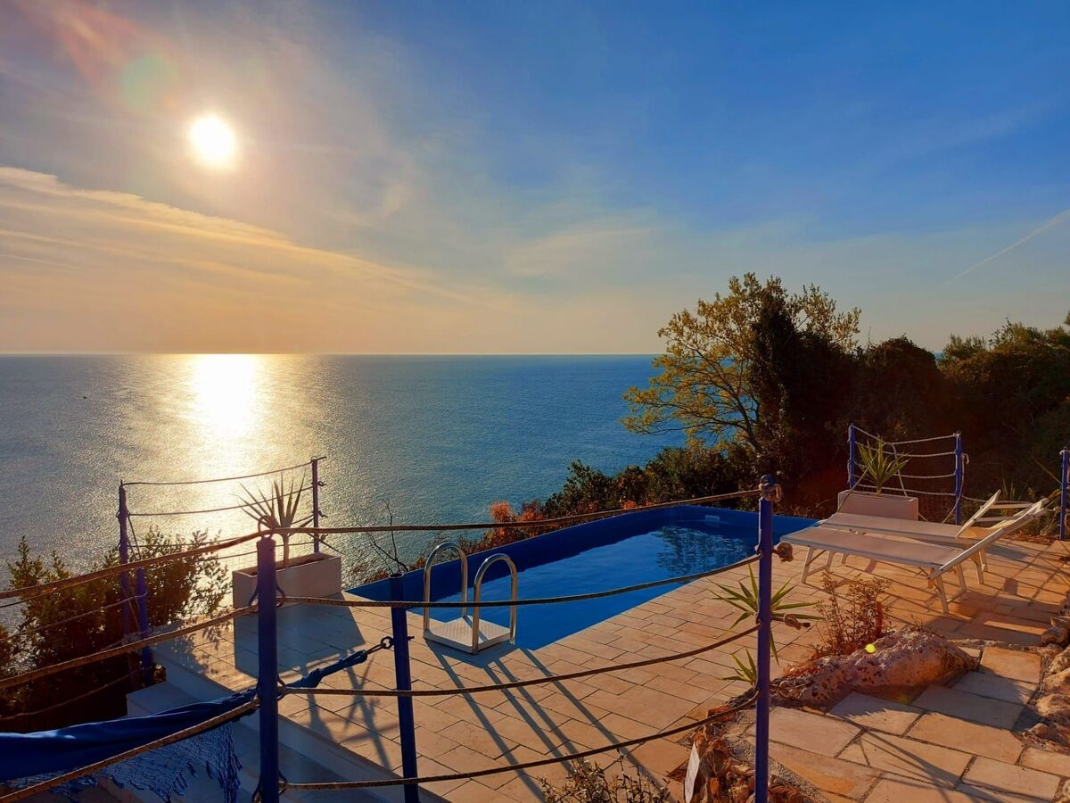 Villa avec piscine privée face à la mer à Marina Serra - Photo 4