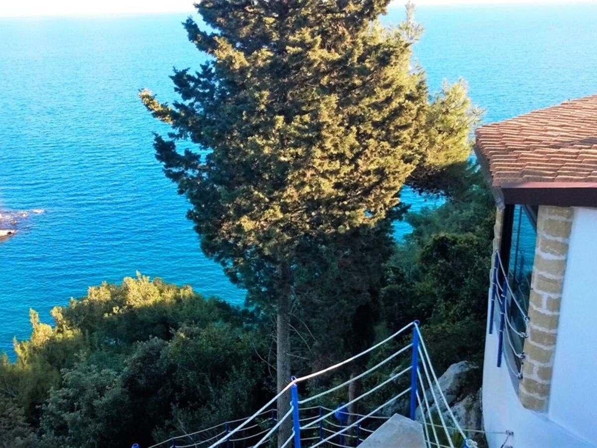 Villa avec piscine privée face à la mer à Marina Serra - Photo 35