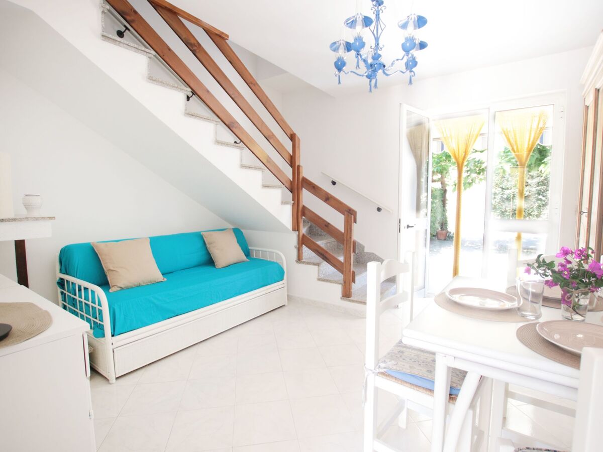 Villa Irene à Carovigno : jardin 150 m², terrasse et grill - Photo 6