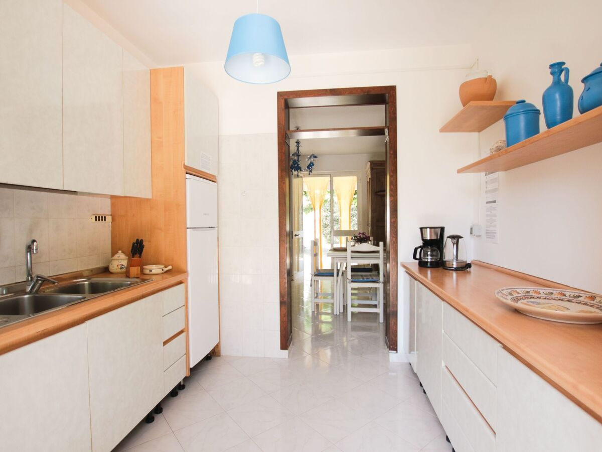Villa Irene à Carovigno : jardin 150 m², terrasse et grill - Photo 8