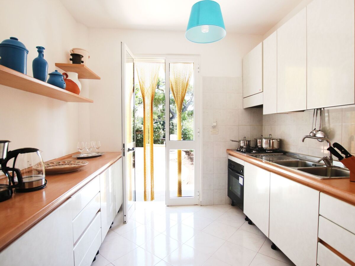 Villa Irene à Carovigno : jardin 150 m², terrasse et grill - Photo 9