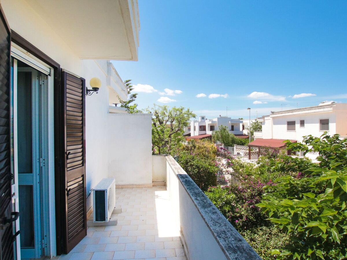 Villa Irene à Carovigno : jardin 150 m², terrasse et grill - Photo 13