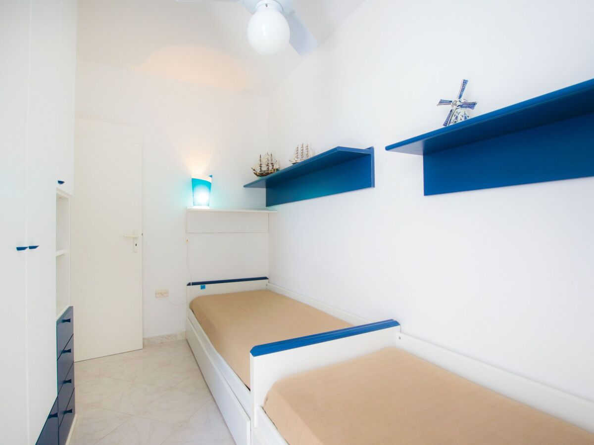 Villa Irene à Carovigno : jardin 150 m², terrasse et grill - Photo 15