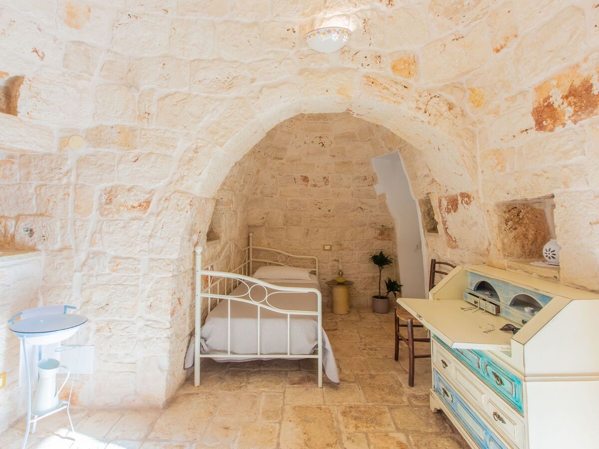 Trullo Kinderpool avec piscine privée à San Michele Salentino - Photo 18