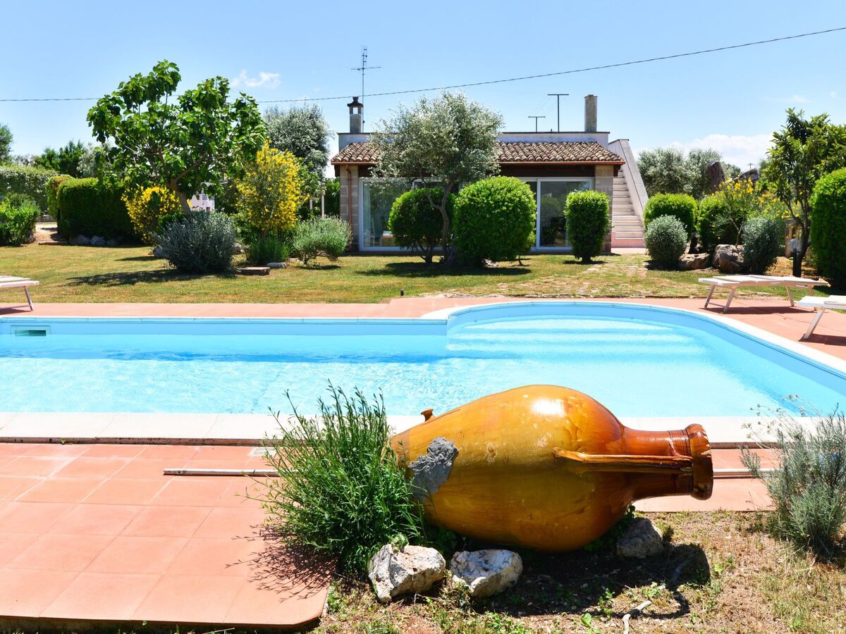 Villa with Private Pool in Ostuni Countryside - Photo 2