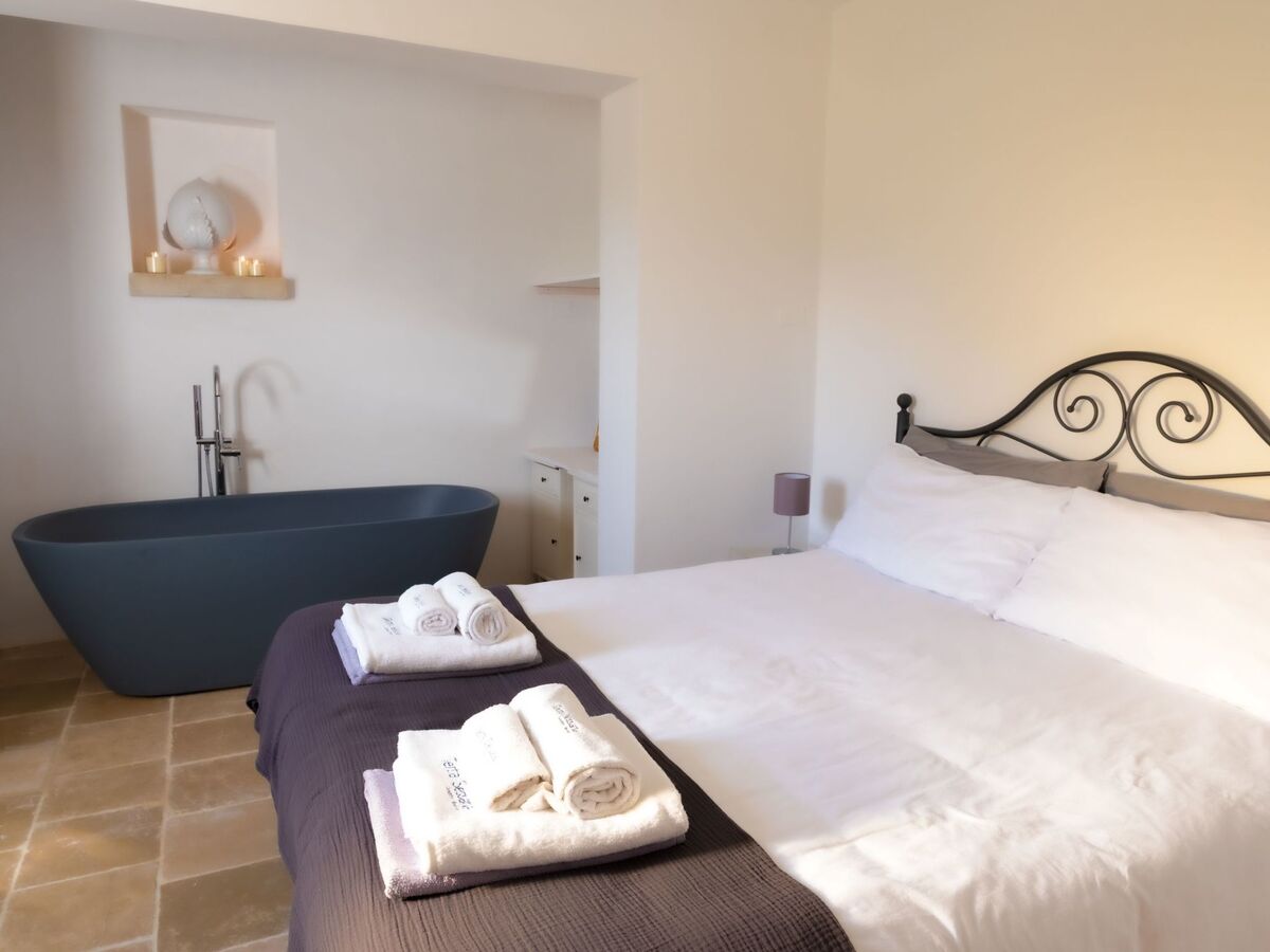 Villa with Private Pool in Ostuni Countryside - Photo 34
