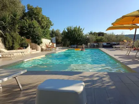 Location appartement à Peschici, Zwei-Zimmer-Penthouse-Wohnung mit Terrasse mit Meerblick