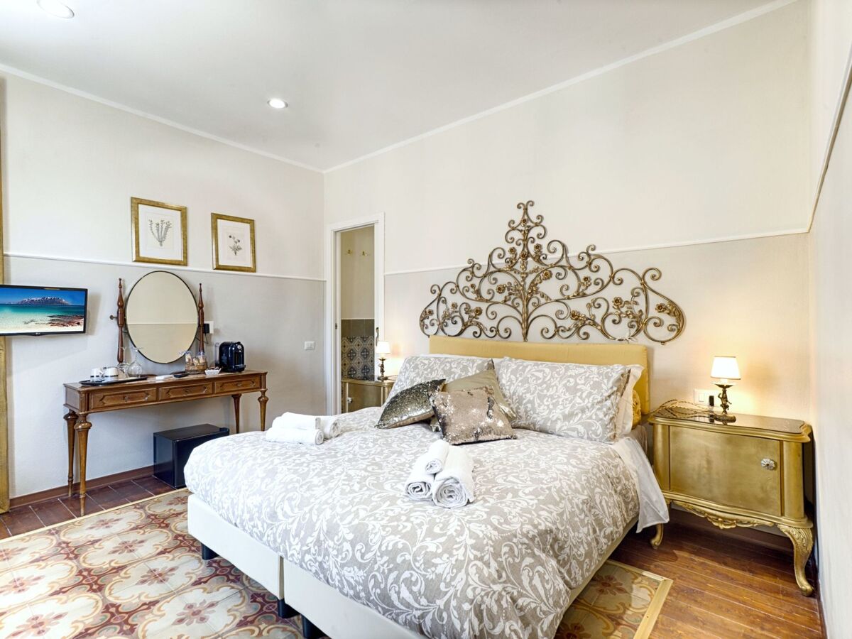 Chambre vintage au cœur historique d'Olbia - Photo 1
