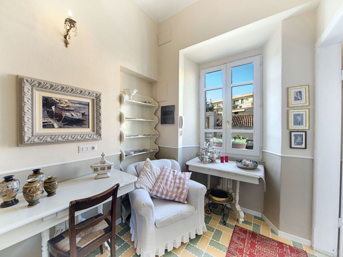 Chambre vintage au cœur historique d'Olbia - Photo 3