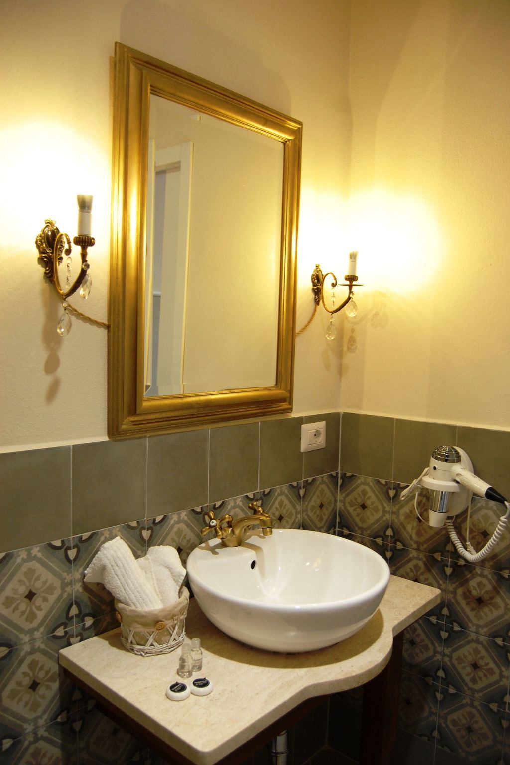 Chambre vintage au cœur historique d'Olbia - Photo 7