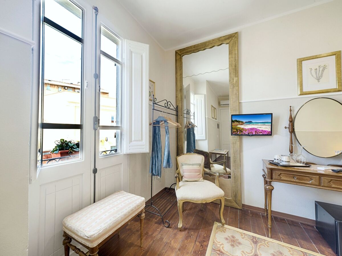 Chambre vintage au cœur historique d'Olbia - Photo 12